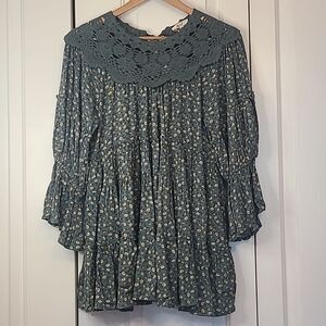 Ease Floral Print top with crochet-style collar Green Yellow Long Sleeve Size M